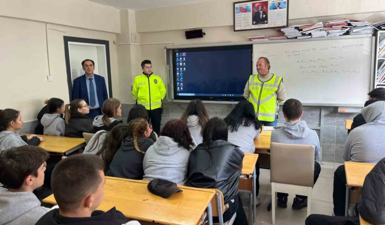 Çan Emniyeti’nden 442 öğrenciye güvenli sürüş eğitimi