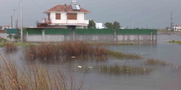 Balıkesir’de yazlıklar su altında kaldı