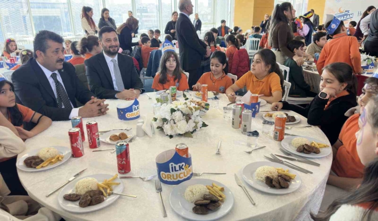 Kağıthane’de Ramazan’ın ilk iftarı miniklerle yapıldı