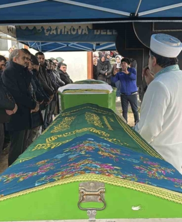 Burdur’daki kazada ölen aynı aileden 4 kişi Kocaeli’de toprağa verildi