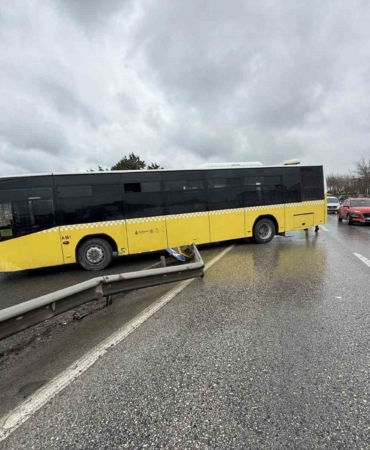 İETT otobüsü bariyere çarparak yoldan çıktı: 5 yaralı