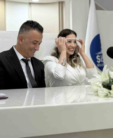 Nikah salonlarında ‘14 Şubat’ yoğunluğu: 14 çift ‘Sevgililer Günü’nde evlendi