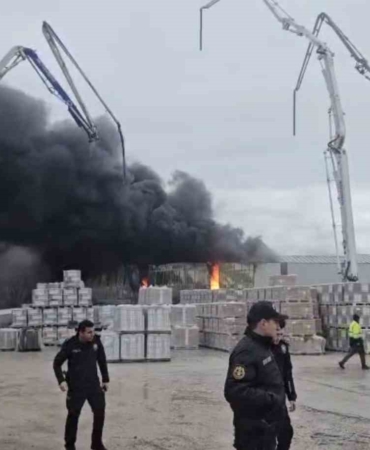 Balıkesir’de yapı market deposunda yangın