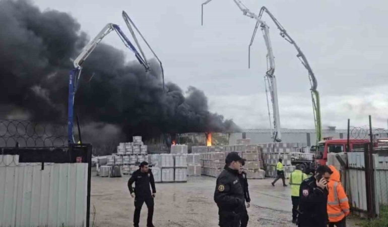 Balıkesir’de yapı market deposunda yangın