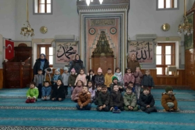Anaokulu öğrencileri Yediler Camii’nde İslam kültürünü öğrendi