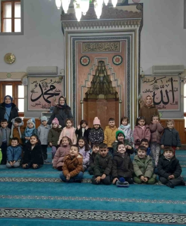 Anaokulu öğrencileri Yediler Camii’nde İslam kültürünü öğrendi