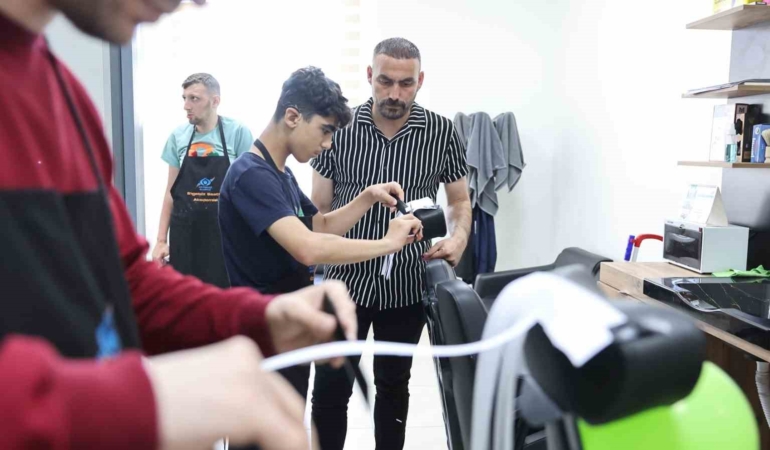 Sultangazi’de özel bireylere ücretsiz berberlik hizmeti