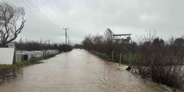 Ayvacık’ta sağanak yağış etkili oldu