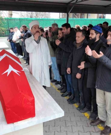 6 aylık yaşam mücadelesini kaybeden oyuncu İbrahim Yıldız son yolculuğuna uğurlandı