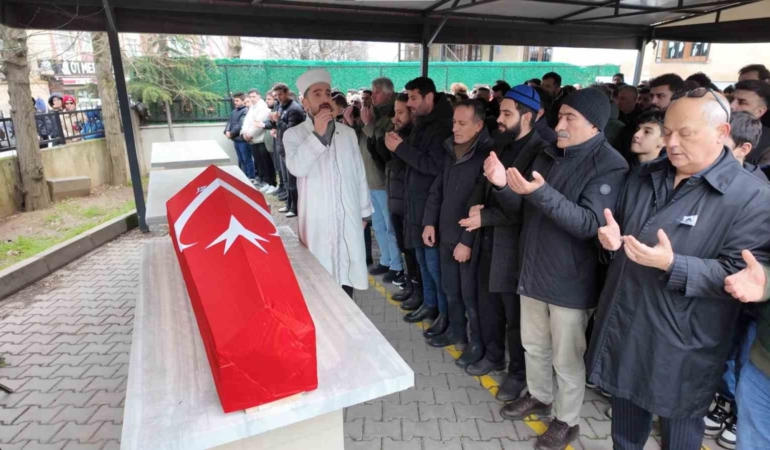 6 aylık yaşam mücadelesini kaybeden oyuncu İbrahim Yıldız son yolculuğuna uğurlandı