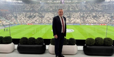 Bakan Osman Aşkın Bak, Juventus - Galatasaray maçını takip etti