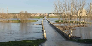 Tunca Nehri’nde turuncu alarm sürüyor, Sarayiçi’nde su yayılımı devam ediyor