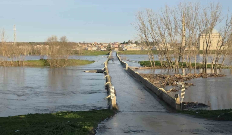 Tunca Nehri’nde turuncu alarm sürüyor, Sarayiçi’nde su yayılımı devam ediyor