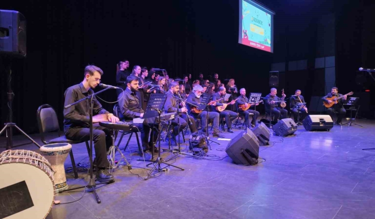 Çayırova’da Türk Halk Müziği Korosu konser verdi