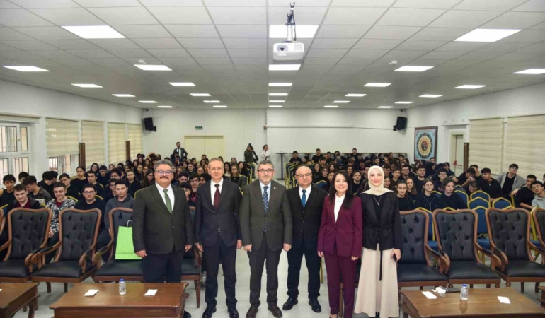 Bilecik’te akademisyenler liselilerle buluştu