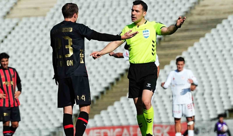 Trendyol Süper Lig: Fatih Karagümrük: 1 - Antalyaspor: 0 (İlk yarı)