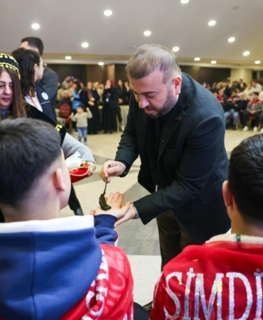 Arnavutköy Belediyesi’nden askere gidecek gençlere kınalı uğurlama