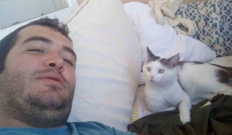 Kaybolan kedisi için binlerce kilometre yol yaptı