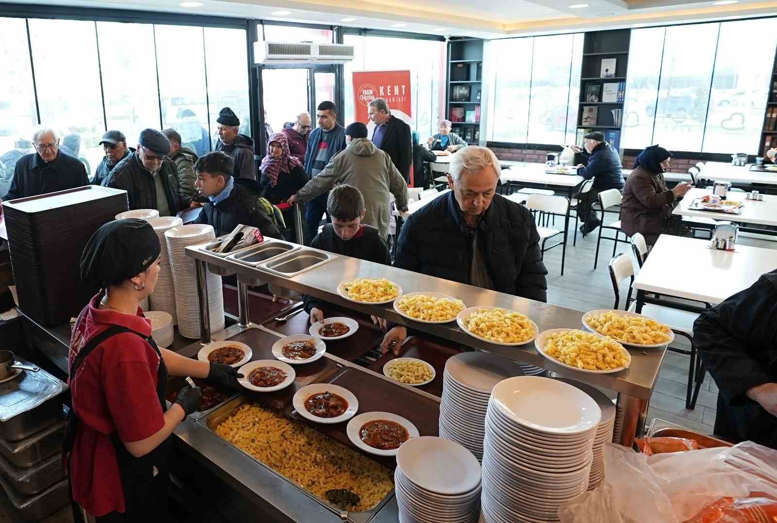 Balıkesir’de Kent Lokantası’na vatandaştan yoğun ilgi