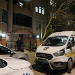 Yatalak annesine yemek hazırlarken kanlar içinde bulunmuştu: Boğazının kesildiği öğrenildi