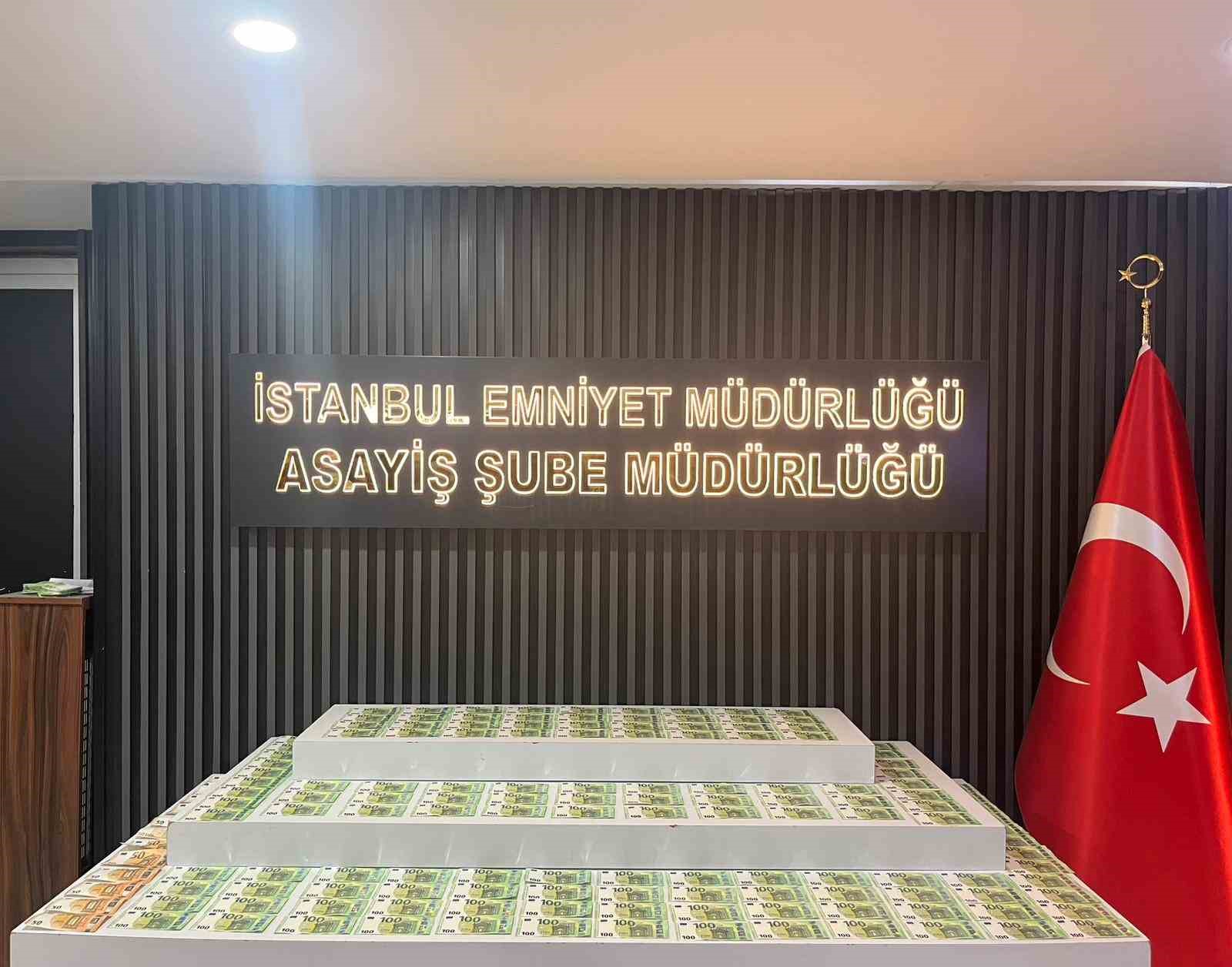 Bakırköy’de Rus turistin 25 bin euro’sunu çalanlar yakalandı