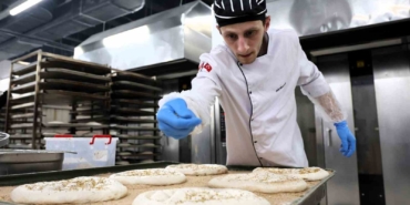 Belediyenin ürettiği 300 gramlık ramazan pidesi 20 liradan satışta