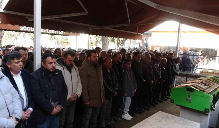 Araba almak için gittiği Antalya’da otobüs kazasında hayatını kaybeden Erdi Demirsoy toprağa verildi