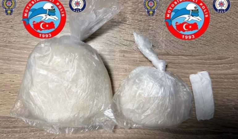 Kocaeli’de durdurulan 4 şüpheliden yüklü miktarda uyuşturucu çıktı