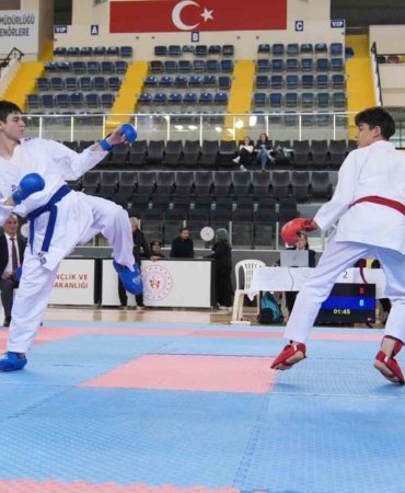 Karate Gençler grup birinciliği Balıkesir’de başladı