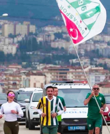 Bursa’da Sevgililer Günü’nde şampiyonluk sloganıyla koşu düzenlendi