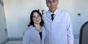 Lenf kanserini yendi, doktorundan ilham alıp tıp fakültesini kazandı: Yıllar sonra yine aynı karede buluştular