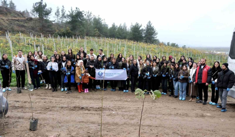 SUBÜ öğrencileri fidanları toprakla buluşturdu