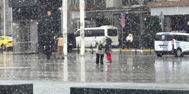 Taksim’de kar yağışı etkili oldu
