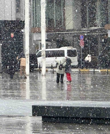 Taksim’de kar yağışı etkili oldu
