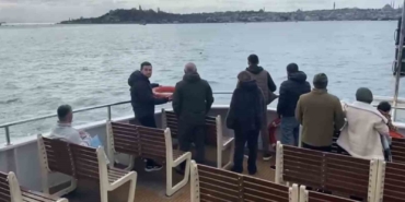 İstanbul’da bir kişi vapurdan denize atladı, görevliler ve vatandaşlar onun için seferber oldu