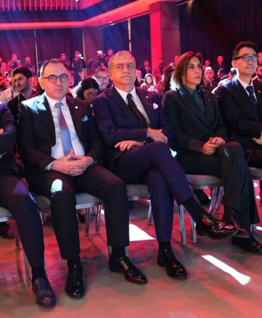 Beşiktaş’ta yeni transferler için imza töreni düzenlendi