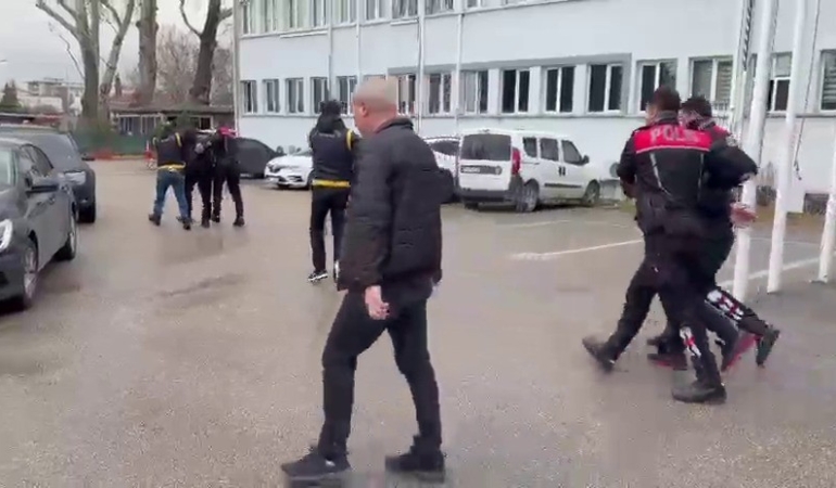 Bursa’da kan donduran cinayet anı kameraya yansımıştı… 280 saat kamera izleyip cinayeti çözdüler