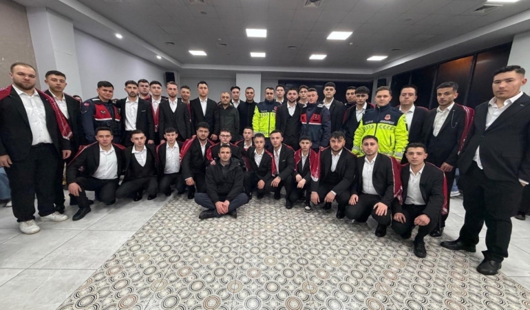 Bilecik’te jandarma 30 genç için toplu asker eğlencesi düzenledi