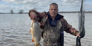 Meriç’in taşması sonrası tarlada sazan yakaladılar