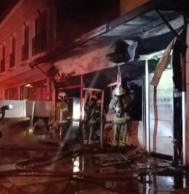 Sabah saatlerinde yangın çıkan dükkan kullanılamaz hale geldi