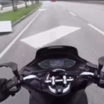 Bandırma’da seyir halindeki kamyonetten alçıpanlar yola savruldu