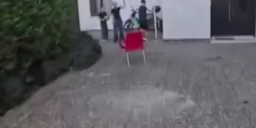 Siparişe gitti, kahraman oldu: Çatıda mahsur kalan çocuğu kurye kurtardı