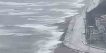 Karacabey’de fırtına ve sağanak sonrası deniz taştı