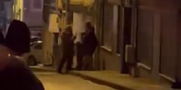 Komşuların çöp bidonu tartışması kameraya yansıdı