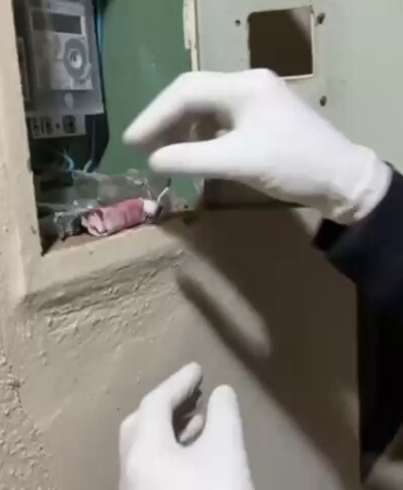 Otomobil ve elektrik panosuna zulalanan uyuşturucuları polis buldu: 3 tutuklama