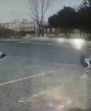 Başakşehir Kayaşehir’de taksi ile motosiklet kafa kafaya çarpıştı