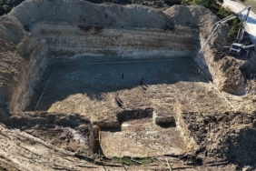 Bilecik’te 5 bin tonluk depo için ilk beton döküldü