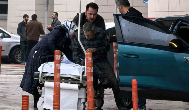 Çatıdan düşen adam yaralandı