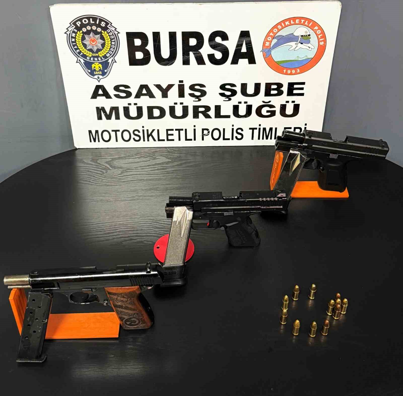 Bursa’da aranan şahıslara operasyon: Suç aletleriyle yakalandılar