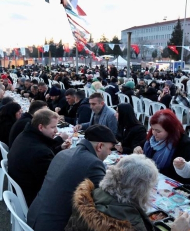 Büyükşehir’in gönül sofrası Ergene’de kuruldu